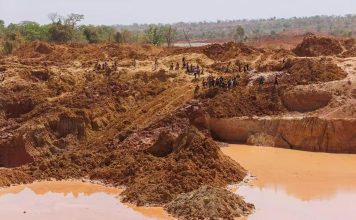 Seven miners die after shaft floods Seven miners die after shaft floods