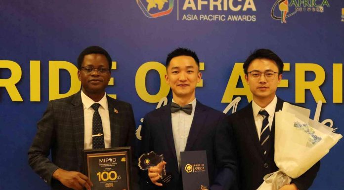 Bridging Cultures and Building Futures in Zimbabwe Bridging Cultures and Building Futures in Zimbabwe