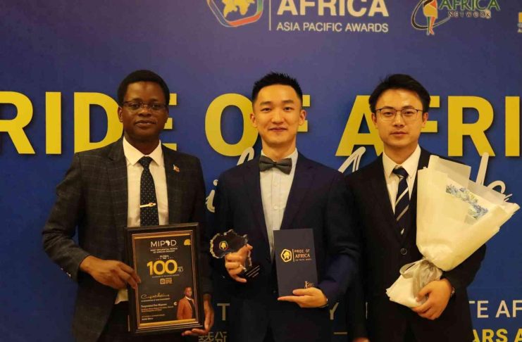 Bridging Cultures and Building Futures in Zimbabwe Bridging Cultures and Building Futures in Zimbabwe