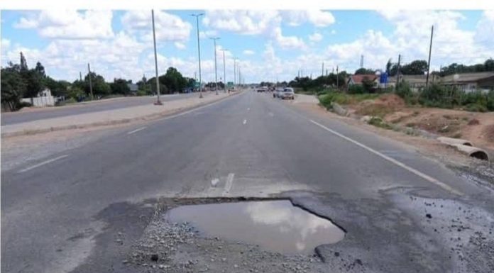 Huge Pothole Appears Near Trabablas Interchange Huge Pothole Appears Near Trabablas Interchange