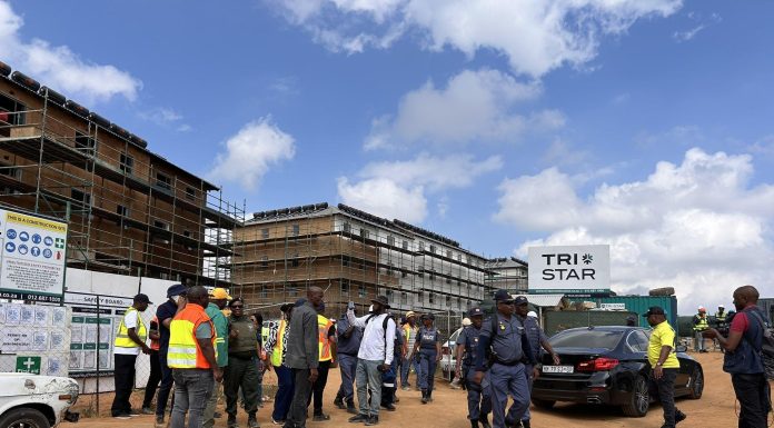 50 Foreign Nationals Arrested As SA Police Raid Building Site In Ekurhuleni 50 Foreign Nationals Arrested As SA Police Raid Building Site In Ekurhuleni