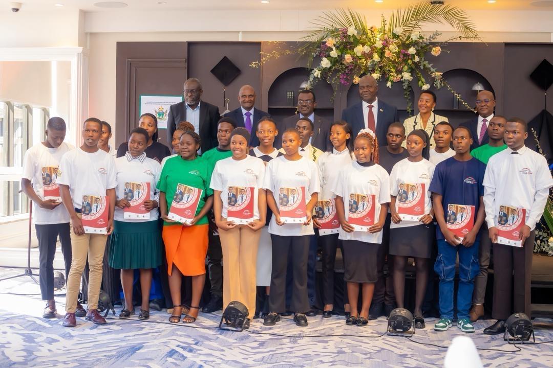 Tagwirei Awards Vulnerable Top Students Law And Medicine Scholarships At UZ Tagwirei Awards Vulnerable Top Students Law And Medicine Scholarships At UZ
